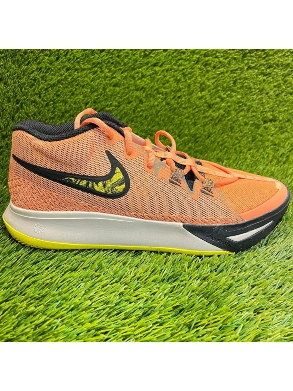 Nike Kyrie Flytrap 6 Mens Size 10 Orange Black Basketball Athletic Shoes Sneaker